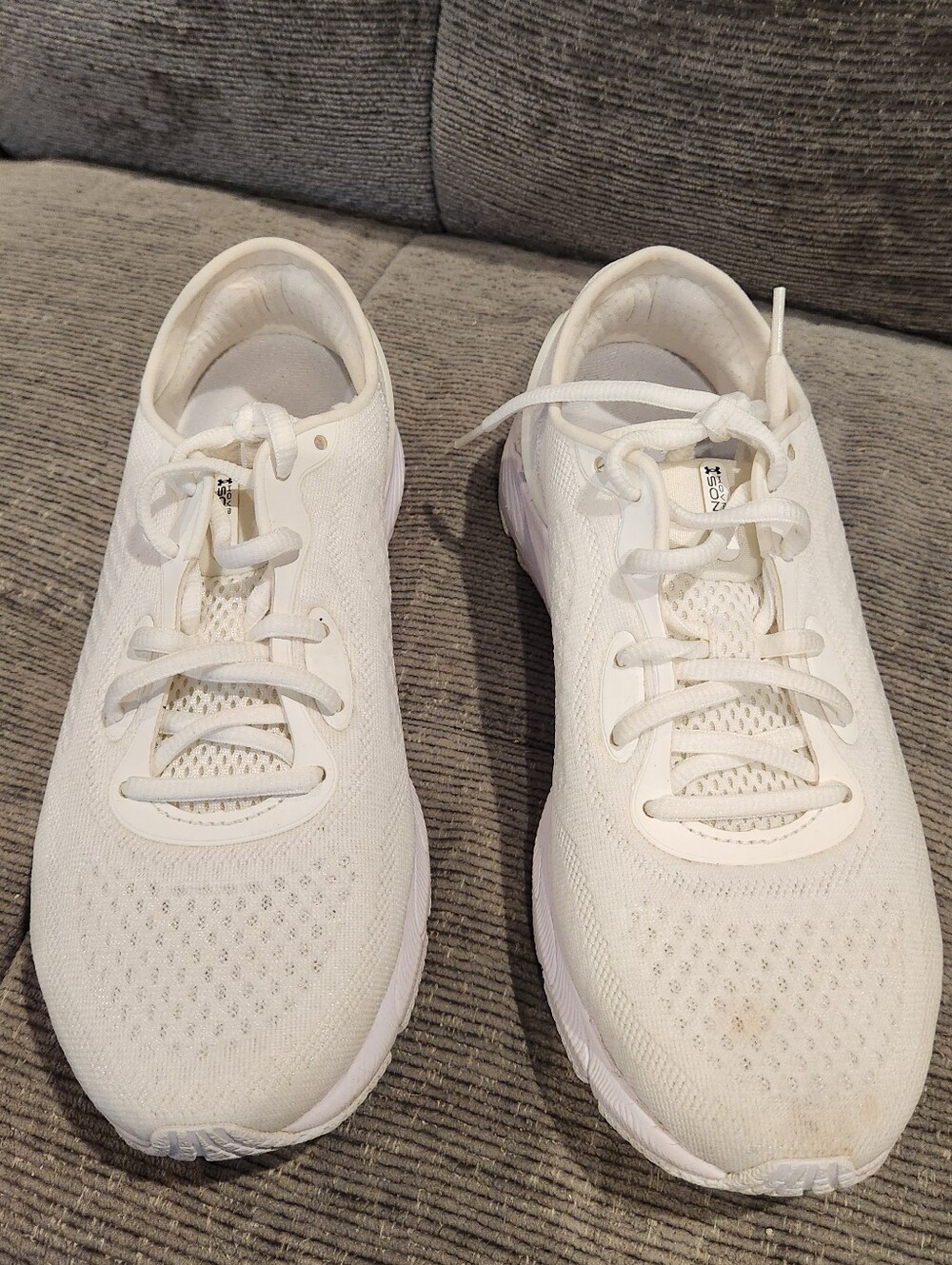 Wl Under Armor HOVR women’s White Knit Athletic Sneakers